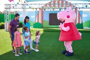 7.5 Mr. Potato's Showtime Arena Peppa Pig Theme Park